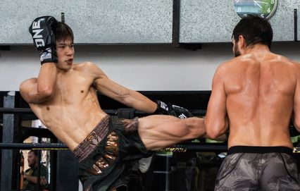 ONE Championship : ฮิว ลั่นบุกเดือด คุมเกม เสือแบล็ค ท.พราน49 ให้อยู่หมัดใน 60 วิ.