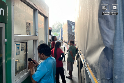 รถบรรทุกต่อแถวเติมน้ำมันดีเซล ยาวเหยียด หลังเหลือน้ำมันไม่ถึงข้อนิ้ว