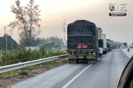 รถบรรทุกต่อแถวเติมน้ำมันดีเซล ยาวเหยียด หลังเหลือน้ำมันไม่ถึงข้อนิ้ว