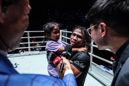 ONE ลุมพินี : สุริยันต์เล็ก พ.เย็นยิ่ง เผยกัดฟันสู้โค่น เกรเกอร์ ทอม เพื่อเป็นของขวัญลูก