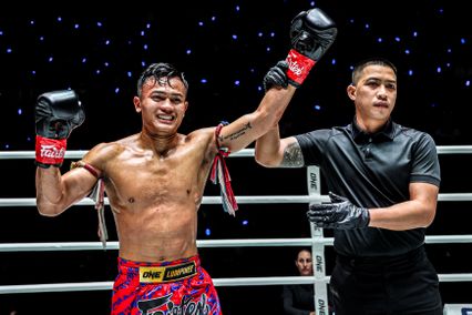 ONE ลุมพินี : ลำน้ำมูลเล็ก ทอฝันฟาร์ม ยก เพชรทนง เพชรเฟอร์กัส อัปสกิลคิกบ็อกซิ่ง