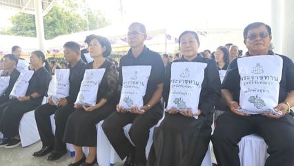 มูลนิธิชัยพัฒนา มอบเมล็ดพันธุ์ข้าวปทุมธานี 1 พระราชทานแก่เกษตรกรและผู้ประสบอุทกภัยในจังหวัดลพบุรี