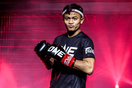 ONE ลุมพินี : หยวน เผิงเจี๋ย เล็งล้ม ลำน้ำมูลเล็ก ทอฝันฟาร์ม ประเดิมเวที ONE ลุมพินี