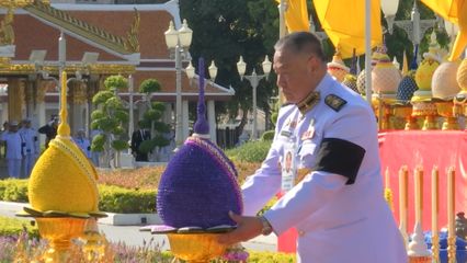 องคมนตรี เป็นผู้แทนพระองค์วางพุ่มดอกไม้ถวายราชสักการะพระบรมราชานุสาวรีย์ พระบาทสมเด็จพระนั่งเกล้าเจ้าอยู่หัว พระมหาเจษฎาราชเจ้า เนื่องในวันคล้ายวันพระบรมราชสมภพ