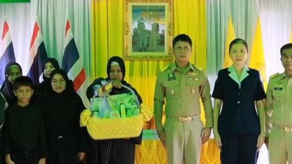 ผู้ว่าราชการจังหวัดนราธิวาส เชิญตะกร้าสิ่งของพระราชทานไปมอบแก่ครอบครัวอาสาสมัครทหารพราน ที่เสียชีวิตจากการปฏิบัติหน้าที่