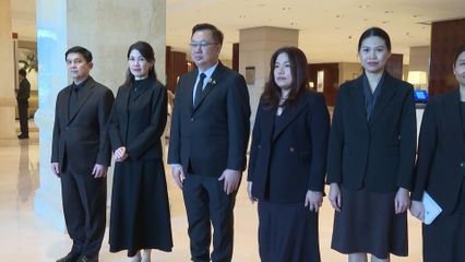 สมเด็จพระกนิษฐาธิราชเจ้า กรมสมเด็จพระเทพรัตนราชสุดา ฯ สยามบรมราชกุมารี ทอดพระเนตรการพัฒนาควอนตัมชิป ของบริษัท ออริจิน ควอนตัม คอมพิวติง เทคโนโลยี (เหอเฝย) จำกัด นครเหอเฝย มณฑลอานฮุย  ผู้นำด้านคอมพิวเตอร์ควอนตัมในสาธารณรัฐประชาชนจีน