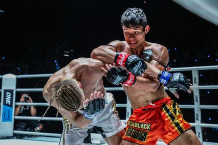 ONE Championship : เสือแบล็ค ท.พราน49 แนะ เสือคิม ป๋องสุพรรณ พีเค. ใช้ศอก-เข่า ไล่ถล่ม วลาดิเมียร์ คุซมิน