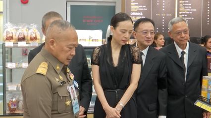 ราชเลขานุการในพระองค์ พระบาทสมเด็จพระเจ้าอยู่หัว เป็นประธานเปิดร้านโกลเด้น เพลซ สาขาท่าเตียน