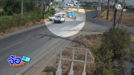 รถกระบะข้ามแยกไม่ชะลอ ชนเจ็บ 3 คน