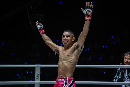 ONE ลุมพินี : อรรถชัย กีล่าสปอร์ต ไม่หวั่นทาบชั้นแชมป์ 6 เส้น คมเพชร ศิษย์สารวัตรเสือ