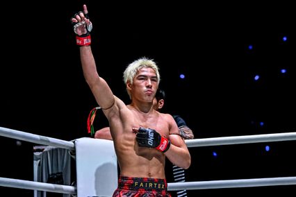 ONE Championship : ยอดไอคิว อ.พิมลศรี ทำบุญวันเกิดอายุ 24 ปี ช่วยสุนัขและแมวที่ถูกทอดทิ้ง