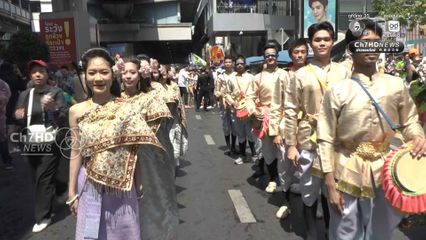 สีลมเริ่มแล้ว แต่งชุดไทย เล่นน้ำสงกรานต์