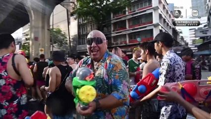 สงกรานต์เยียวยาใจ นทท.เยอรมัน สนุก จนขอลืมปัญหาโลก