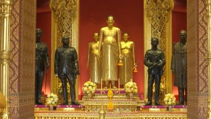 ประชาชนเข้ากราบถวายบังคมพระบรมรูปสมเด็จพระบูรพมหากษัตริยาธิราช เนื่องในเทศกาลสงกรานต์ ประจำปี 2569