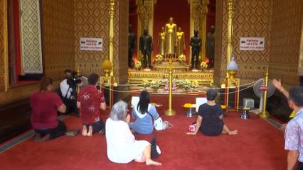 ประชาชน เดินทางไปเข้ากราบถวายบังคมพระบรมรูปสมเด็จพระบูรพมหากษัตริยาธิราช เนื่องในเทศกาลสงกรานต์ ประจำปี 2569