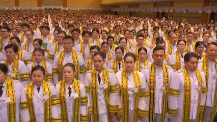 พระบาทสมเด็จพระเจ้าอยู่หัว และสมเด็จพระนางเจ้า ฯ พระบรมราชินี พระราชทานปริญญาบัตรแก่ผู้สำเร็จการศึกษาจากมหาวิทยาลัยสุโขทัยธรรมาธิราช ประจำปีการศึกษา 2566