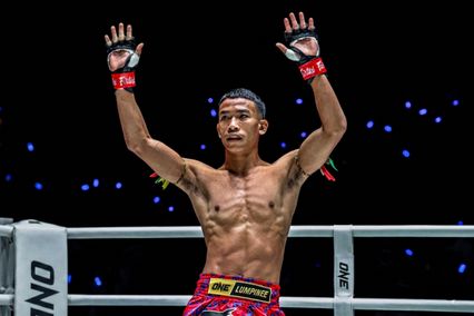 ONE ลุมพินี : เพชร สวนหลวงรถยก มอง นาห์ยัน โมฮัมเหม็ด เข้ามวยหลวม