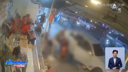 ระทึก ! สาวเข้าเกียร์ R รถถอยพุ่งชนเจ็บระนาว จ.ชลบุรี