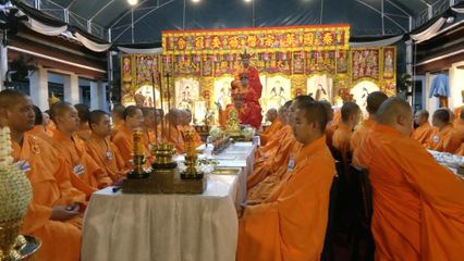 พระราชวงศ์ เสด็จแทนพระองค์ไปในพิธีบำเพ็ญกุศลทักษิณานุปทาน (กงเต๊ก) ถวายพระบรมศพ สมเด็จพระนางเจ้าสิริกิติ์ พระบรมราชินีนาถ พระบรมราชชนนีพันปีหลวง ของคณะบรรพชิตจีนนิกาย