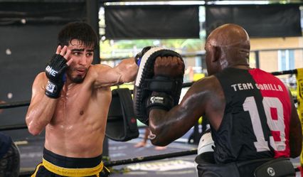 ONE ลุมพินี : เอลบรุส ออสมานอฟ พร้อมลุยรุ่นเฟเธอร์เวต ตั้งเป้าหักด่าน ราชสีห์อีสาน เหล่าโชคเจริญ