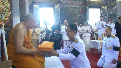 องคมนตรี เชิญสัญญาบัตร พัดยศ และผ้าไตร ไปถวายแด่พระราชาคณะ ที่มีพระบรมราชโองการโปรดพระราชทานสัญญาบัตรตั้งสมณศักดิ์
