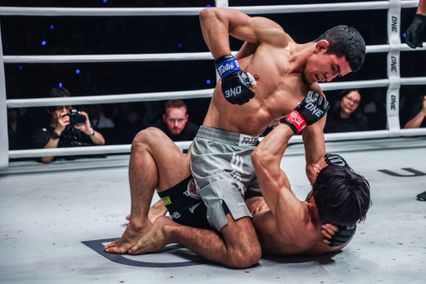 ONE Championship : อาวาซเบก โคลเมียร์ซาเอฟ หอบเข็มขัด ONE กลับบ้าน ได้รับการต้อนรับยิ่งใหญ่