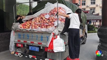 ชาวจีนร่วมใจซื้อผลไม้จากคนขับรถบรรทุก ล้มป่วยกะทันหัน