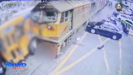 เหตุสลด อุบัติเหตุรถไฟชนรถโดยสารประจำทาง