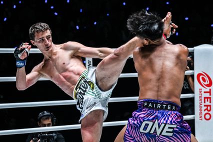 ONE ลุมพินี : รุสตัม ยูนูซอฟ อัปแกร่งสกัดเข่าดุ เดโช มาวินมวยไทย ล่าชัยกรุยทางคว้าสัญญา