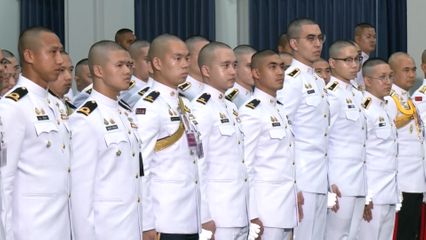 พระบาทสมเด็จพระเจ้าอยู่หัว และสมเด็จพระนางเจ้าฯ พระบรมราชินี พระราชทานกระบี่และปริญญาบัตร แก่ผู้สำเร็จการศึกษาจากโรงเรียนนายร้อยพระจุลจอมเกล้า โรงเรียนนายเรือ โรงเรียนนายเรืออากาศนวมินทกษัตริยาธิราช วิทยาลัยแพทยศาสตร์พระมงกุฎเกล้า และสถาบันการศึกษาทา