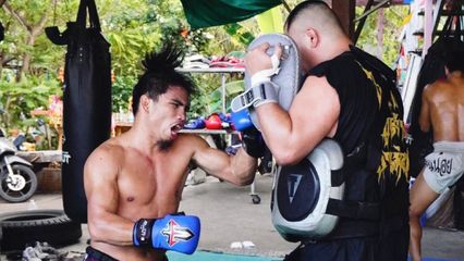 ONE ลุมพินี : สุริยันต์เล็ก พ.เย็นยิ่ง ใช้เพลงเมทัลปลุกไฟตอนซ้อมมวย