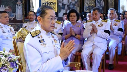 พระบาทสมเด็จพระเจ้าอยู่หัว ทรงพระกรุณาโปรดเกล้าโปรดกระหม่อมพระราชทานผ้าไตรไปถวายพระสงฆ์ในพิธีเจริญพระพุทธมนต์และเจริญจิตตภาวนา เพื่อถวายเป็นพระราชกุศลแด่ สมเด็จพระนางเจ้าฯ พระบรมราชินี