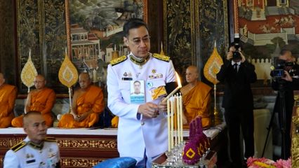 องคมนตรี เชิญสัญญาบัตร พัดยศ และผ้าไตรไปถวายแด่พระราชาคณะที่มีพระบรมราชโองการโปรดพระราชทานสัญญาบัตรตั้งสมณศักดิ์