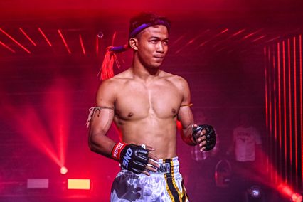 ONE ลุมพินี : ทรงชัยน้อย เกียรติทรงฤทธิ์ มองศึก บันลือโลก ศิษย์วัชรชัย vs รักษ์ เอราวัณ