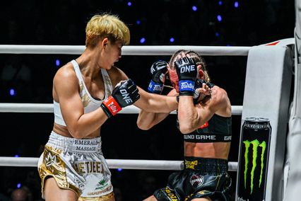 ONE ลุมพินี : เพชรจีจ้า ลูกเจ้าพ่อโรงต้ม ผงาดคว้ารางวัล “นักมวยไทยประยุกต์ยอดเยี่ยม” ประจำปี 2568