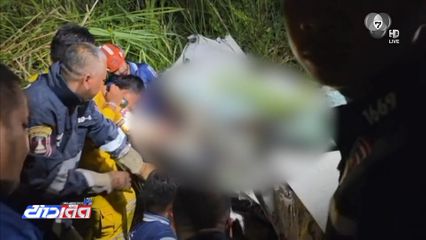 หนุ่มซิ่งรถเสียหลักตกข้างทาง ชนกำแพงดับ