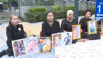 พสกนิกรปักหลักที่โรงพยาบาลจุฬาลงกรณ์