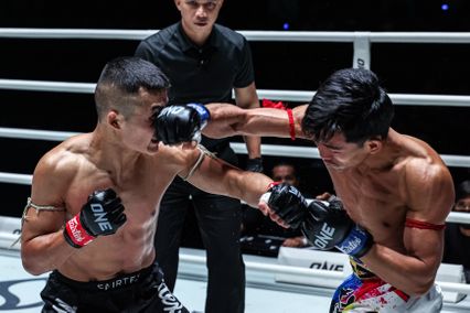 ONE ลุมพินี : เพชรน้ำโขง ส.มณีโคตร ชนะคะแนนเอกฉันท์เหนือ ไม้ซางคำ ส.ยิ่งเจริญการช่าง คว้าชัยสวย 3 ไฟต์ติด ศึก ONE ลุมพินี 158