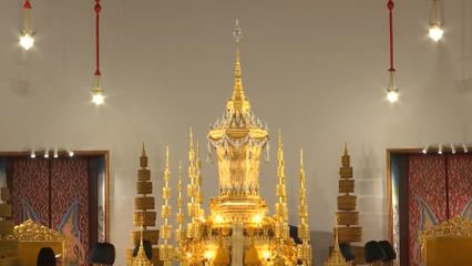 พระบาทสมเด็จพระเจ้าอยู่หัว และสมเด็จพระนางเจ้า ฯ พระบรมราชินี พระราชทานน้ำสรงพระศพ สมเด็จพระเจ้าลูกเธอ เจ้าฟ้าพัชรกิติยาภา นเรนทิราเทพยวดี กรมหลวงราชสาริณีสิริพัชร มหาวัชรราชธิดา