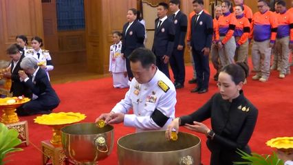 ประชาชนทุกหมู่เหล่า เดินทางไปถวายน้ำสรงพระศพ สมเด็จพระเจ้าลูกเธอ เจ้าฟ้าพัชรกิติยาภา นเรนทิราเทพยวดี กรมหลวงราชสาริณีสิริพัชร มหาวัชรราชธิดา เบื้องหน้าพระรูป เพื่อแสดงความอาลัย