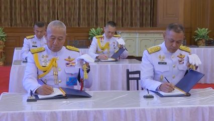 ปชช.ถวายสักการะและลงนามแสดงความอาลัย หน้าพระรูป