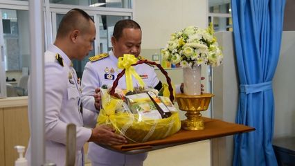 พระบาทสมเด็จพระเจ้าอยู่หัว ทรงพระกรุณาโปรดเกล้าโปรดกระหม่อมให้เชิญดอกบัวและตะกร้าสิ่งของพระราชทานไปถวายพระสงฆ์ที่ได้รับบาดเจ็บ จากเหตุรถยนต์เฉี่ยวชนขณะเดินธุดงค์ และทรงรับพระสงฆ์และประชาชนที่ได้รับบาดเจ็บไว้เป็นคนไข้ในพระบรมราชานุเคราะห์