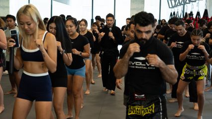 ONE Championship : บอสชาตรี สอนศิลปะการป้องกันตัว ฉลองเปิดยิม EVOLVE MMA