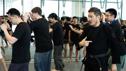 ONE Championship : บอสชาตรี สอนศิลปะการป้องกันตัว ฉลองเปิดยิม EVOLVE MMA