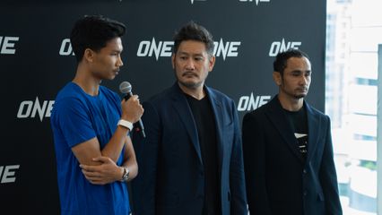 ONE ลุมพินี : สามเอ ไก่ย่างห้าดาว ควง อาลีฟ ส.เดชะพันธ์ โชว์หุ่นฟิตก่อนชิงเข็มขัด