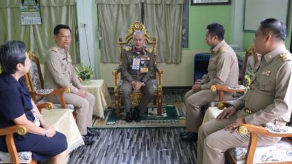 องคมนตรี ตรวจเยี่ยมการดำเนินงานของโรงเรียนที่จัดการเรียนรู้ด้วยการศึกษาทางไกลผ่านดาวเทียม (DLTV) ที่จังหวัดเพชรบุรี