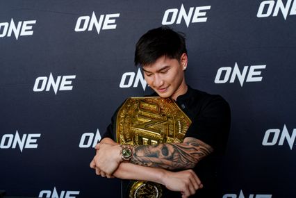 ONE Championship : ตะวันฉาย พีเค.แสนชัย ประกาศสละบัลลังก์ราชัน ONE มวยไทย รุ่นเฟเธอร์เวต