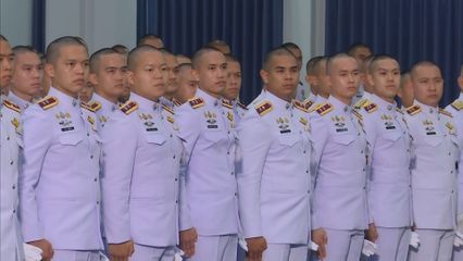 พระบาทสมเด็จพระเจ้าอยู่หัว และสมเด็จพระนางเจ้า ฯ พระบรมราชินี พระราชทานกระบี่และปริญญาบัตรแก่ผู้สำเร็จการศึกษาจากโรงเรียนนายร้อยตำรวจ ประจำปีการศึกษา 2567