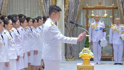 พระบาทสมเด็จพระเจ้าอยู่หัว และสมเด็จพระนางเจ้า ฯ พระบรมราชินี พระราชทานพระบรมราชวโรกาสให้ คณะบุคคล เฝ้าทูลละอองธุลีพระบาท