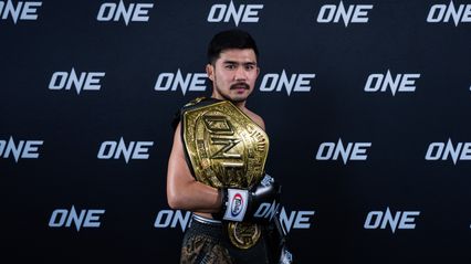 ONE ลุมพินี : อาลีฟ ส.เดชะพันธ์ ผงาดแชมป์โลกเฉพาะกาล พร้อมรวบอำนาจ พระจันทร์ฉาย ป๋องสุพรรณ พีเค.